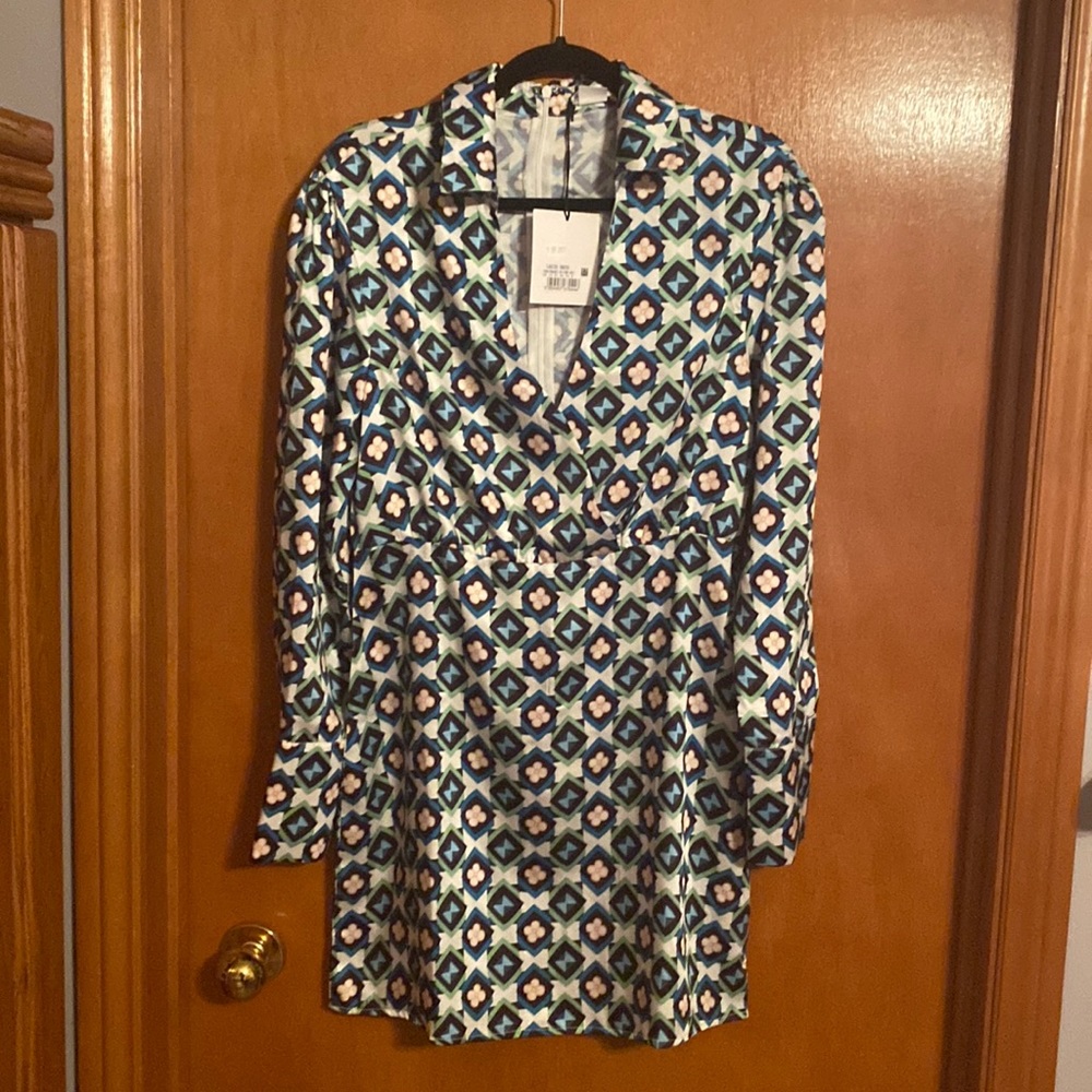 NWT ladies size 8 Dress from GLAMOROUS